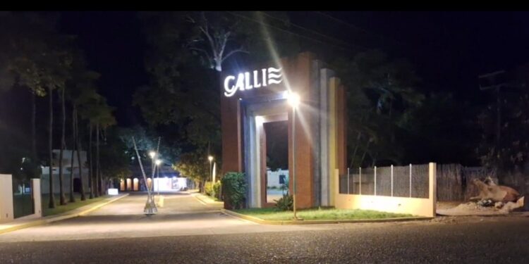 Violento asalto a grupos de turistas extranjeros en las puertas de hotel en Tehuantepec