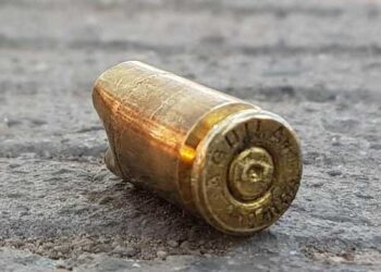 ¡Ataque a mano armada en Cheguigo! Presunto mototaxista dispara contra auto en Juchitán