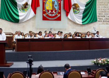 Foto: cortesía // El titular de la Secretaría de Administración, Noel Hernández Rito compareció ante legisladores. Dijo que se investiga la venta de plazas laborales irregulares.