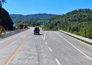 Fotos: Adrián Gaytán // Con un avance del 95%, prevén para el 25 de enero la inauguración de la súper carretera Mitla-Tehuantepec.