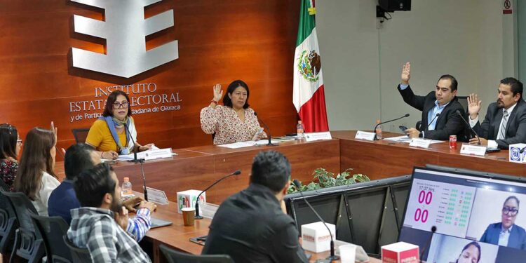 Foto: Luis Alberto Cruz // Consejeros del IEEPCO en la sesión extraordinaria de este miércoles.