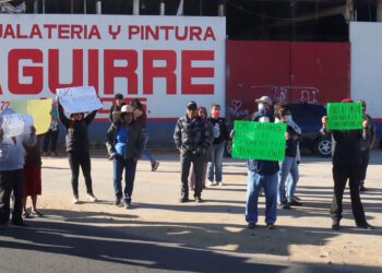 Foto: Luis Alberto Cruz // Continúan las protestas de vecinos de Símbolos Patrios en rechazo al nuevo centro de transferencia de residuos.