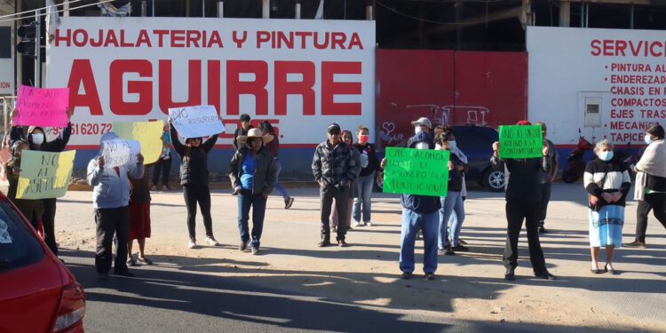 Foto: Luis Alberto Cruz // Continúan las protestas de vecinos de Símbolos Patrios en rechazo al nuevo centro de transferencia de residuos.