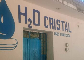 Cuestionan ciudadanos la contratación de autobús de lujo para trasladarse a la Ciudad de México.