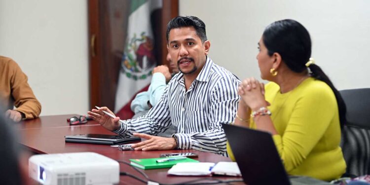 Foto: Gobierno de Oaxaca // Carlos Vichido, lo silenciaron por infracciones en X.