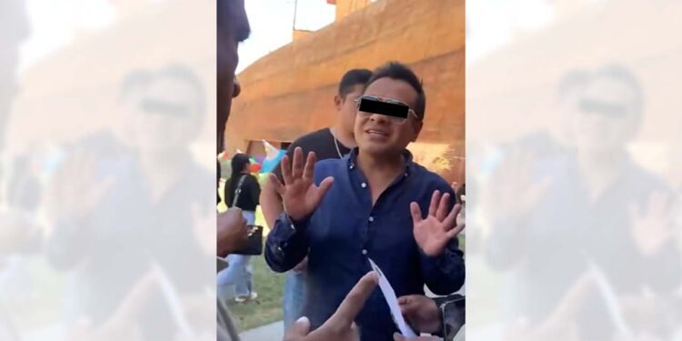 David G. J., estaba por iniciar su tercer mandato al frente del ayuntamiento de Huautla.