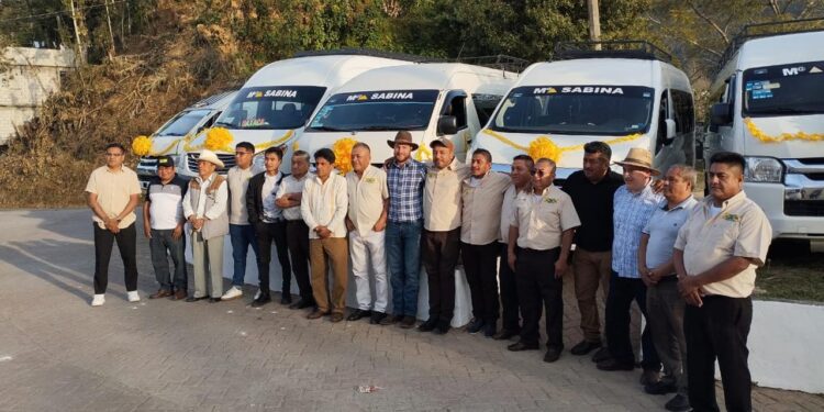 Directivos y choferes de Autotransportes María Sabina celebraron su misa de acción de gracias en Huautla.