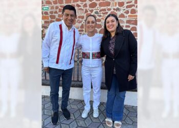 Dulce Belén Uribe externó a la mandataria la necesidad de la construcción del hospital de 60 camas.