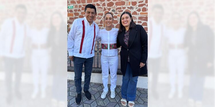 Dulce Belén Uribe externó a la mandataria la necesidad de la construcción del hospital de 60 camas.