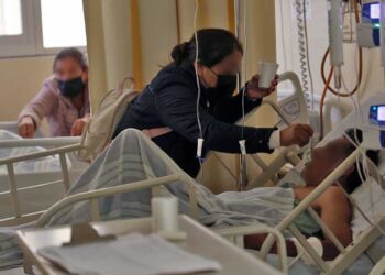 Foto: Luis Alberto Cruz // El Hospital Civil de mal en peor; al desabasto de medicamentos e insumos para atender a los pacientes, su suman las fallas en los elevadores.