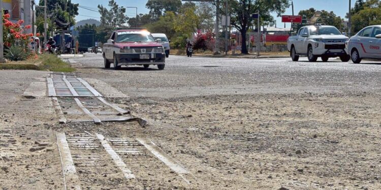Foto: Álvaro Cuitláhuac López // El pavimento desapareció en Viguera.
