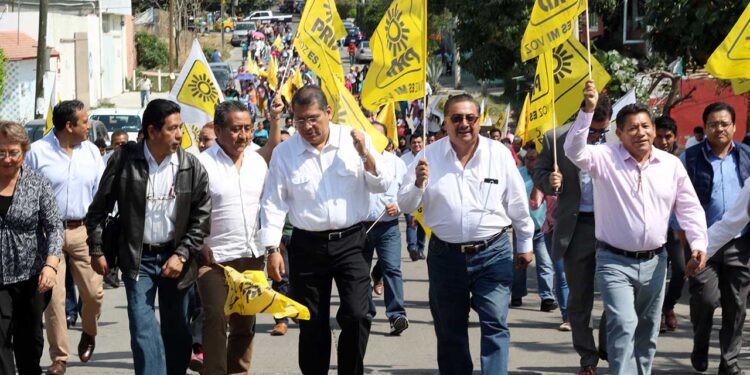 Foto: Luis Alberto Cruz // El PRD respira en Oaxaca. Obtiene registro como partido político local.