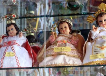Foto: Adrián Gaytán // El precio de los vestidos para el Niño Dios va de los 100 a los 509 pesos, según el tamaño.