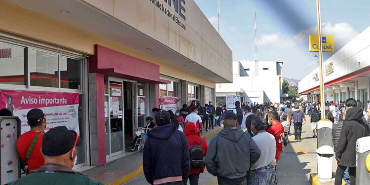 Foto: Luis Alberto Cruz // El Registro Federal de Electores mantiene su jornada de inscripción al padrón electoral.