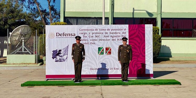 Foto: cortesía // El Teniente Coronel Médico Cirujano, José Agustín Paz Núñez, asume como director del Hospital Militar de Zona en Ixcotel.