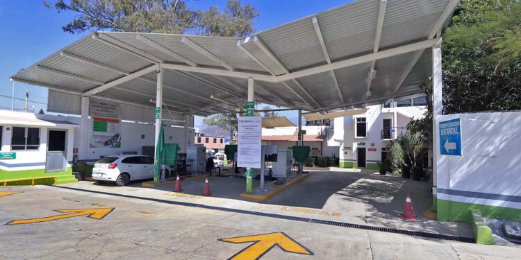 En los centros de verificación vehicular autorizados se ha observado nula presencia de usuarios durante los primeros días del año.