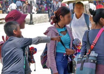 Foto: Luis Alberto Cruz // En Oaxaca, al menos 48 mil menores de edad se emplean en diversas unidades económicas, o se dedican al comercio callejero.