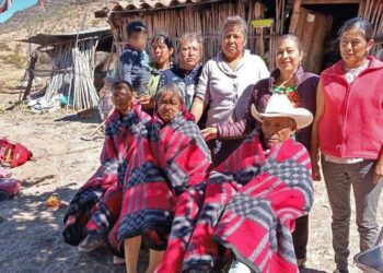 Foto: Igavec // Entregaron cobijas a adultos mayores y personas con discapacidad.