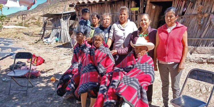 Foto: Igavec // Entregaron cobijas a adultos mayores y personas con discapacidad.