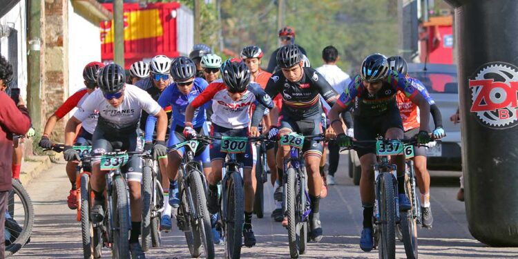 Fotos: Leobardo García Reyes // El Short Track se realizó en el marco de las fiestas patronales del lugar.