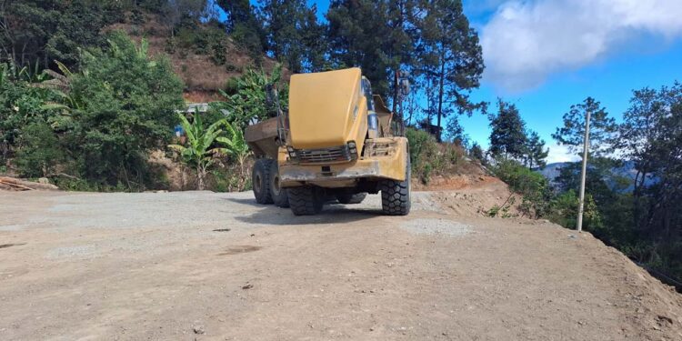 El cuerpo se encontraba dentro de un vehículo abandonado.
