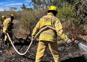El fuego ocurrió en las orillas del Río Mixteco en la colonia del Valle en Huajuapan.