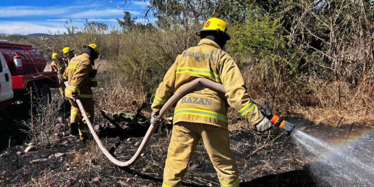 El fuego ocurrió en las orillas del Río Mixteco en la colonia del Valle en Huajuapan.