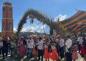 El gobernador recorrió cuatro municipios junto a los secretarios de estado.