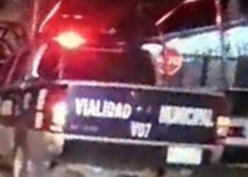 El hombre de 42 años viajaba acompañado de su hija que no resultó herida.