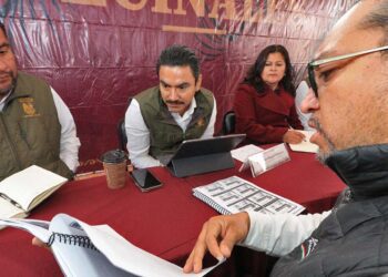 Foto: Adrián Gaytán // El presidente municipal, Raymundo Chagoya, escuchó con atención las propuestas y problemática que atañen a los ciudadanos de la capital.