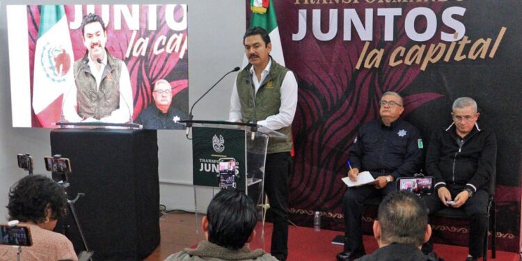 Foto: Adrián Gaytán // El presidente municipal durante su conferencia de prensa semanal.