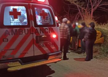 El taxista fue abordado por dos sujetos en la calle de Las Casas esquina con Flores Magón.
