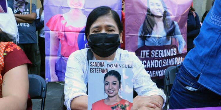 Foto: Adrián Gaytán // Familiares de Sandra Domínguez esperan aún con vida a la activista luego del fallido operativo del miércoles en la Cuenca del Papaloapan.