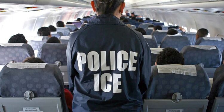 Foto: ICE // Las autoridades estatales informaron que a la fecha no existen casos de deportación masiva de migrantes oaxaqueños.