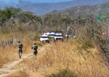 ¡Macabro hallazgo! Encuentran cadáver putrefacto en un vehículo en Salina Cruz