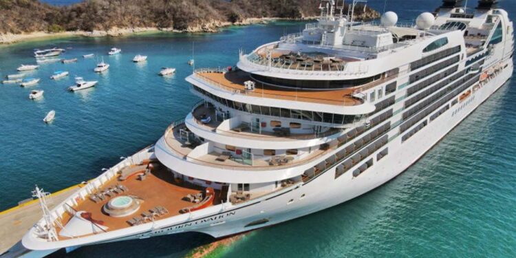 Huatulco, listo en este 2025 con todos sus servicios para la atención de los visitantes.