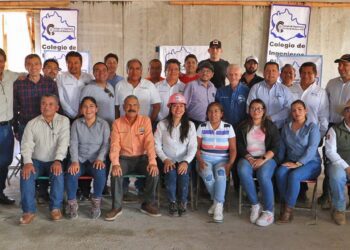 Fotos: Adrián Gaytán // Integrantes del Colegio de Ingenieros Civiles de Oaxaca que encabeza Karina Mariana Melchor Mendoza.