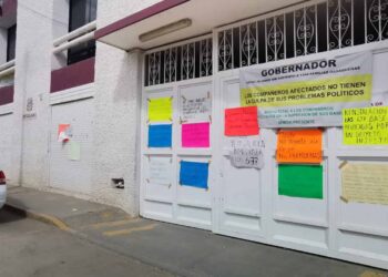 Colapsa paro en Semovi trámite de placas y tenencia
