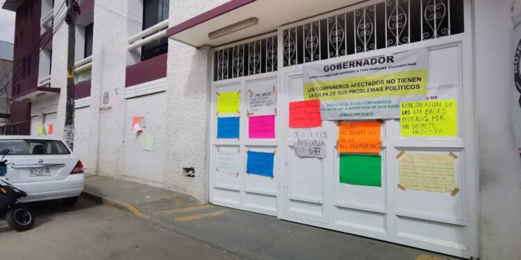 Colapsa paro en Semovi trámite de placas y tenencia