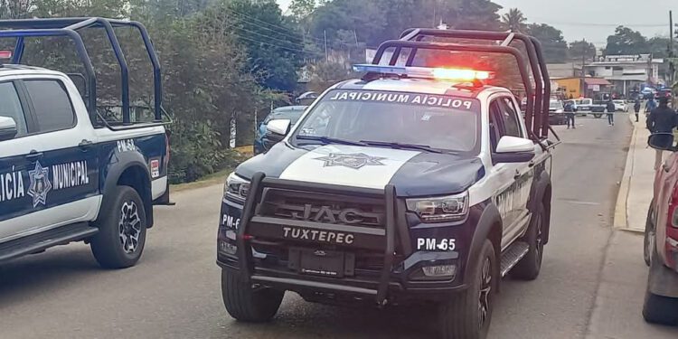 VIDEO: FGEO investiga ataque armado que dejó cuatro policías muertos en Tuxtepec