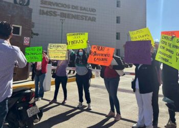 Foto: Yadira Sosa // Integrantes del nuevo sindicato del IMSS-Bienestar exigen fin al hostigamiento.