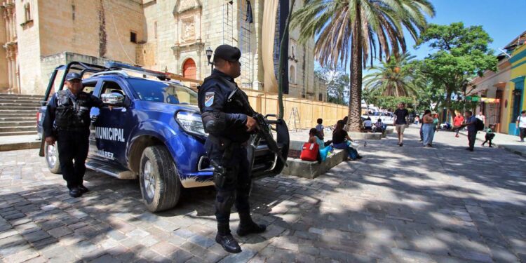 Foto: Adrián Gaytán // La inseguridad en las calles y el delito en hogares, sigue sangrando la economía de los oaxaqueños.