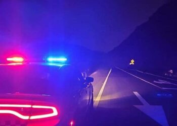 La policía llegó al lugar del accidente para las primeras investigaciones.