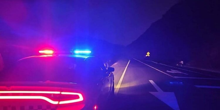 La policía llegó al lugar del accidente para las primeras investigaciones.
