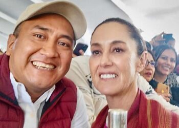 La presidenta Claudia Sheinbaum Pardo, y el senador Antonino Morales Toledo, presidente de la Comisión Especial de Seguimiento e Impulso al Corredor Interoceánico del Istmo de Tehuantepec.