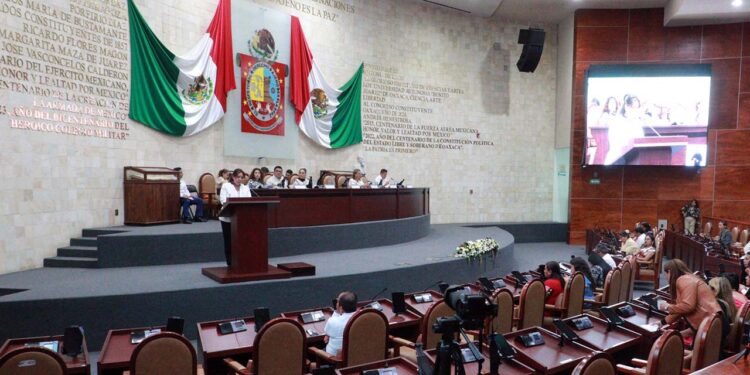 Foto: Adrián Gaytán // Leticia Reyes, titular de la Secretaría de Honestidad, sin pena ni gloria.