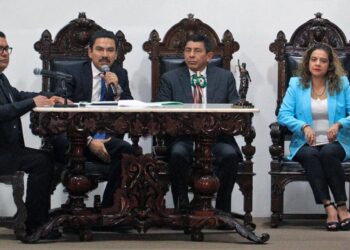 Foto: Adrián Gaytán // Llama Raymundo Chagoya al trabajo unido.