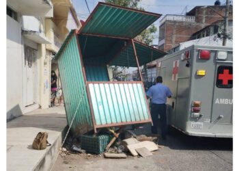 ¿Ambulancia contra cerrajero? Polémica por el uso indebido de la vía pública tras accidente vial