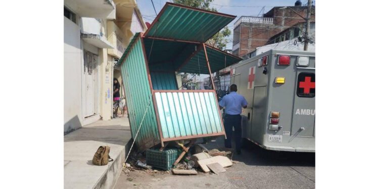 ¿Ambulancia contra cerrajero? Polémica por el uso indebido de la vía pública tras accidente vial