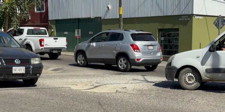Foto: Adrián Gaytán // Los baches en calles y avenidas, problemática más urgente de atender en la capital.